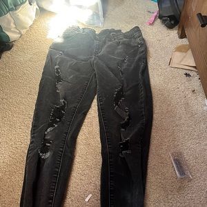 Black ripped skinny jeans